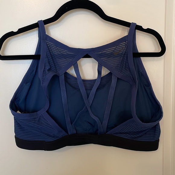 Nike women’s XL strappy yoga sports bra (navy) - Picture 3 of 7
